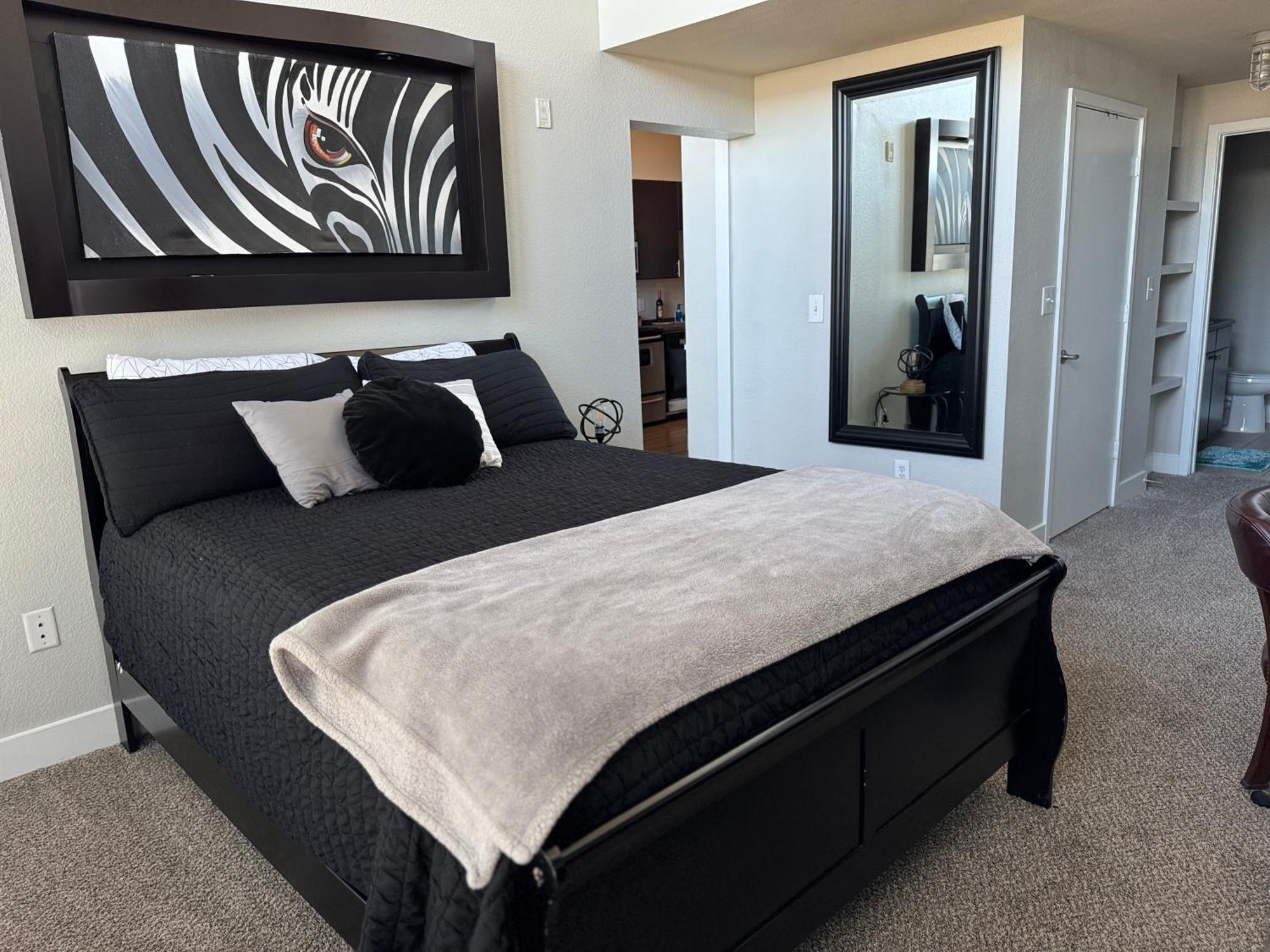 Vanity 2 Bedroom Loft Downtown Ft Worth *